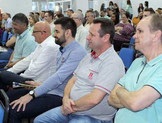 Contadores e empres&aacute;rios participaram do evento