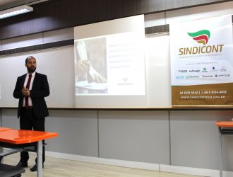 Advogado Andr&eacute; Tavares foi o professor instrutor do curso