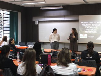  A diretora de divulga&ccedil;&atilde;o e eventos do Sindicont ressaltou a import&acirc;ncia das capacita&ccedil;&otilde;es oferecidas pelo sindicato