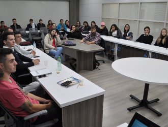 Participam do projeto estudantes dos cursos de Ci&ecirc;ncias Cont&aacute;beis e de Administra&ccedil;&atilde;o da Uceff Faculdades 