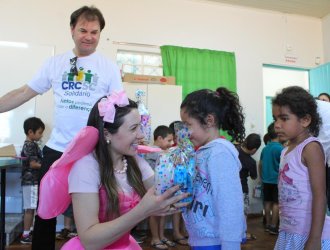 Estudantes receberam kits de higiene pessoal