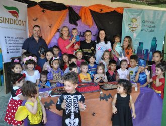 Tarde tamb&eacute;m foi de comemora&ccedil;&atilde;o dos aniversariantes do trimestre