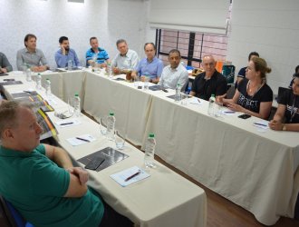 ? Diferenciais dos cursos de Ci&ecirc;ncias Cont&aacute;beis e Administra&ccedil;&atilde;o da Uceff foram apresentados na reuni&atilde;o