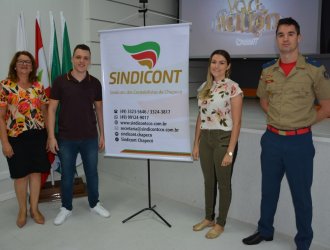 S&ocirc;nia Disner e os palestrantes Gabriel Rudi Boff, Fabiana Grando e Marcel Pittol Trevisan