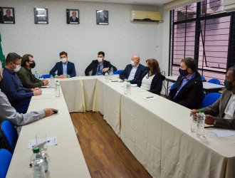 Diretoria e associados do Sindicont participaram da conversa.
