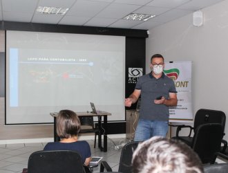 Vice-presidente do Sindicont, Christian Carlos Rower, refor&ccedil;ou import&acirc;ncia da capacita&ccedil;&atilde;o continuada. 