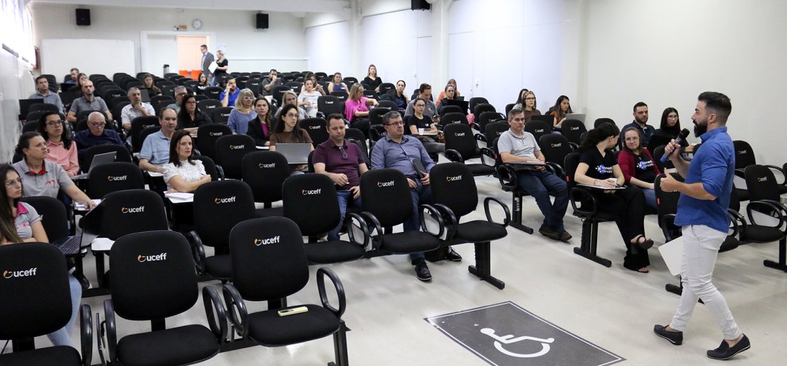 Treinamento refor&ccedil;a conhecimento de contadores sobre abertura de empresas em Chapec&oacute;