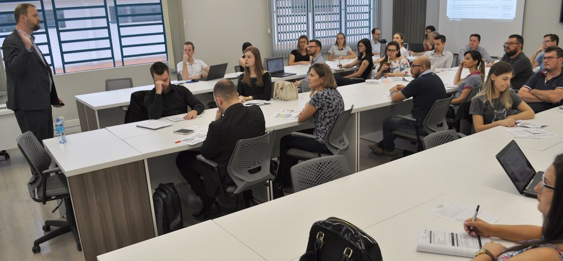 Controle da produ&ccedil;&atilde;o e do estoque &eacute; tema de curso promovido pelo Sindicont