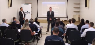 Homenagem do Sicom aos contadores amplia discuss&otilde;es sobre a reforma tribut&aacute;ria